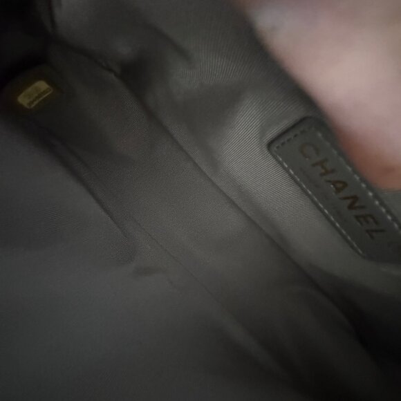 CHANEL LEATHER Boy Bag Dubai Gold - Picture 8 of 13